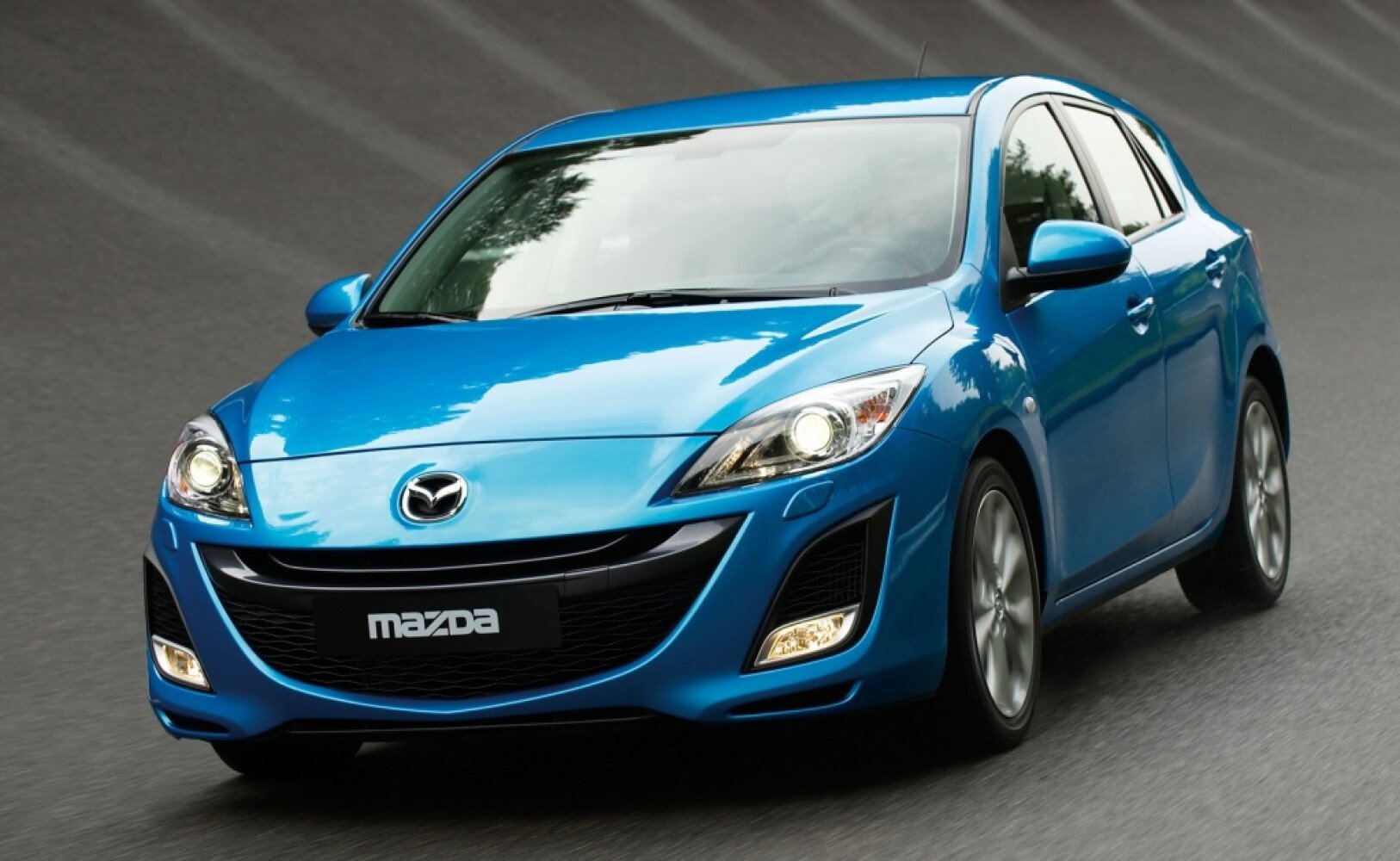 Стекло лобовое MAZDA 3 2008-2013 (BL-LHD) место под датчик дождя Бренд: BSG  с зеленой полосой | Бон Авто | Продажа и установка автостекол, радиаторов