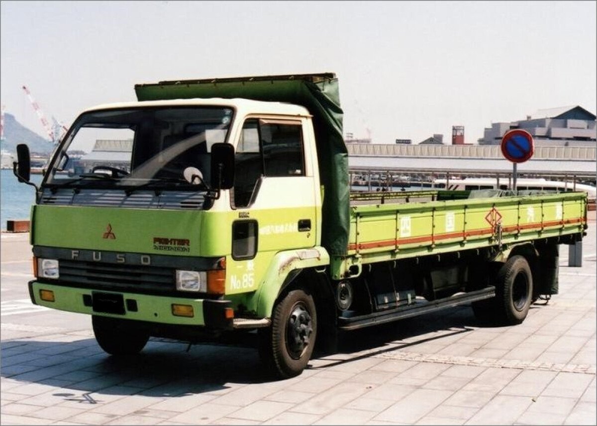 Грузовики приморский край. Митсубиси Fuso Fighter. Митсубиси Фусо Файтер Мигнон. Mitsubishi Fuso Fighter 1985. Mitsubishi Fuso Fighter fk618j.