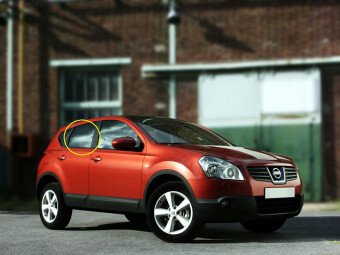 Стекло боковое NISSAN QASHQAI 2006-2014 (J10) RD/RH фурнитура, 
Бренд: BENSON Тонированное