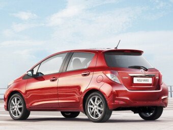Стекло заднее с обогревом TOYOTA YARIS 2011- (NCP131-3d/5d) молдинг, 
Бренд: BENSON Тонированное
