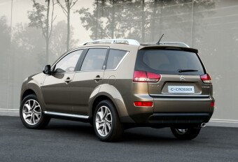 Стекло заднее с обогревом CITROEN C-CROSSER 2006- (EP) 1 отверстие 
Бренд: BENSON