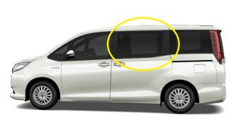 Стекло боковое TOYOTA NOAH 2014-2022 ZR80 RD/LH/X фурнитура, 
Бренд: BENSON Тонированное