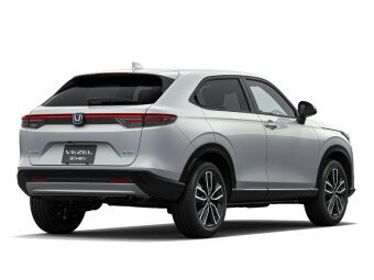 Стекло заднее с обогревом HONDA VEZEL 2021- (RV3) 1 отверстие 
Бренд: BENSON Тонированное