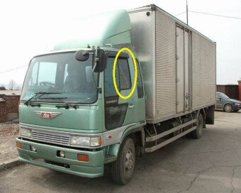 Стекло боковое HINO RANGER 1989-2002 Y630-сдвижное 2 отверстия FD/LH2 
Бренд: BENSON