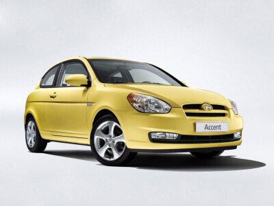 Стекло лобовое HYUNDAI ACCENT 2005-2010 (MC-3d h/k) 
Бренд: BSG с зеленой полосой