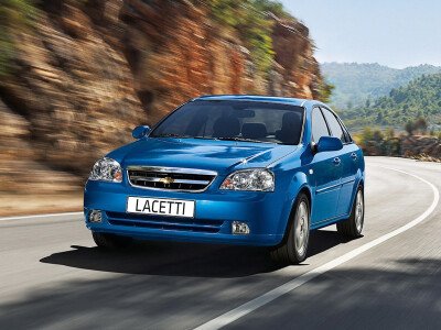 Стекло лобовое CHEVROLET LACETTI 2004-2013 (J200-4d sed) обогрев щеток, место под датчик дождя, антенна, фурнитура, 
Бренд: BENSON