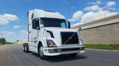 Стекло лобовое VOLVO VN-SERIES 1996- (VN-2026*737*) 
Бренд: КДМ с серой полосой