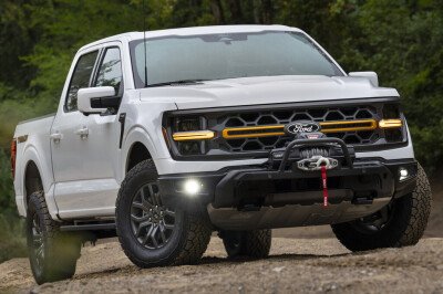 Стекло лобовое FORD F-SERIES 2020- (F150-1706*965) большое окно под камеру с обогревом, место под датчик дождя, молдинг, 
Бренд: BENSON