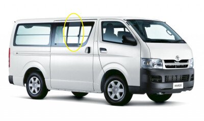 Стекло боковое TOYOTA HIACE 2004-2019 H200-лев. руль-423*423 2 отверстия SF/RH2/X 
Бренд: BSG