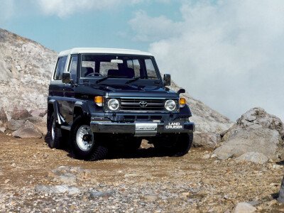 Стекло лобовое TOYOTA LAND CRUISER 1984-2004 (BJ70-pick-up) 
Бренд: YHG с синей полосой