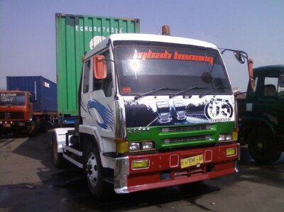 Стекло лобовое Dong Feng FP418 1983- () 2144*801*2210 
Бренд: BSG с серой полосой