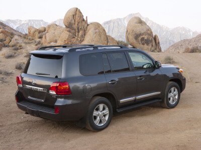 Стекло заднее с обогревом TOYOTA LAND CRUISER 2007-2021 (UZJ200) 1 отверстие молдинг, 
Бренд: BENSON Тонированное