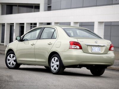 Стекло заднее с обогревом TOYOTA YARIS 2006-2010 (XP90-4d sed) 
Бренд: BSG Тонированное