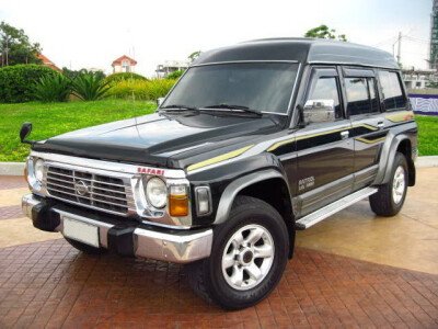 Стекло лобовое NISSAN SAFARI 1987-1997 (Y60) 
Бренд: BENSON с синей полосой