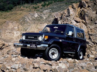 Стекло лобовое TOYOTA LAND CRUISER 1984-2004 (J70) 
Бренд: BSG