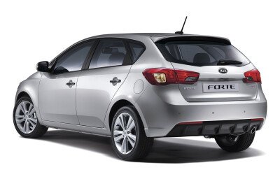 Стекло заднее с обогревом KIA FORTE 2008-2013 (TD-5d h/b) 1 отверстие 
Бренд: BENSON