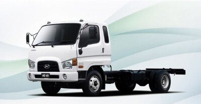 Стекло лобовое HYUNDAI HD 1999- (HD65/HD72/HD75) 1540*750 
Бренд: ZDG с синей полосой