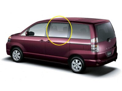 Стекло боковое TOYOTA VOXY 2001-2007 ZR60 RD/LH фурнитура, 
Бренд: BENSON Тонированное