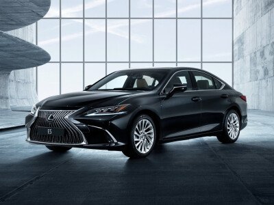 Стекло лобовое LEXUS ES 2018- (GSV70-LHD) обогрев щеток, место под 1 камеру, место под датчик дождя, 
Бренд: КМК с синей полосой
