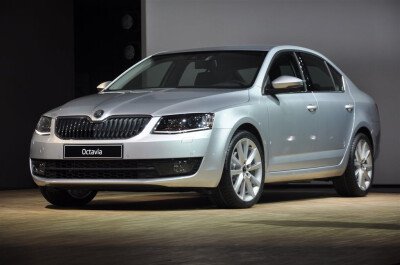 Стекло лобовое SKODA OCTAVIA 2013- (5E-sed) полный обогрев, место под датчик дождя, 
Бренд: КМК