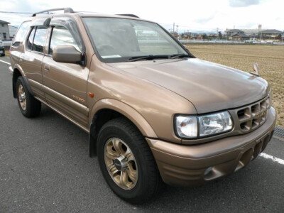 Стекло лобовое ISUZU WIZARD 1998-2004 (UES) 
Бренд: BSG с зеленой полосой