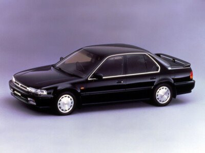 Стекло лобовое HONDA ACCORD 1989-1993 (CB1-9) 
Бренд: BSG с зеленой полосой