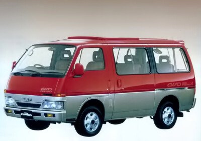 Стекло лобовое ISUZU FARGO 1980-1995 (WFR) 
Бренд: BSG с зеленой полосой