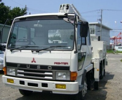 Стекло лобовое MITSUBISHI FUSO FIGHTER 1984-1992 (FK40-std-1838*804*1920) 
Бренд: BSG с зеленой полосой