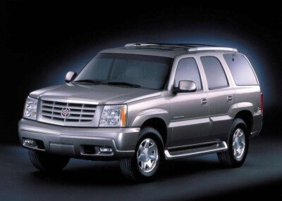 Стекло лобовое CADILLAC ESCALADE 2002-2007 () 
Бренд: BSG с зеленой полосой