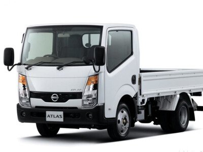 Стекло лобовое NISSAN CONDOR 2007- (H43,H44-wide-1681*720*1780) 
Бренд: КМК с синей полосой