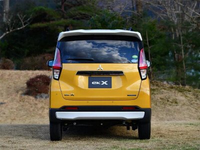Стекло заднее с обогревом MITSUBISHI EK-X 2019- (B30) 1 отверстие, место под камеру, молдинг, 
Бренд: BENSON Тонированное