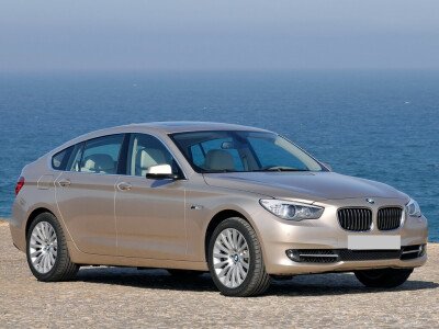 Стекло лобовое BMW 5-SERIES 2010-2016 (F07-GT-5d h/b) место под 1 камеру, место под датчик дождя, фурнитура, 
Бренд: FYG с серой полосой