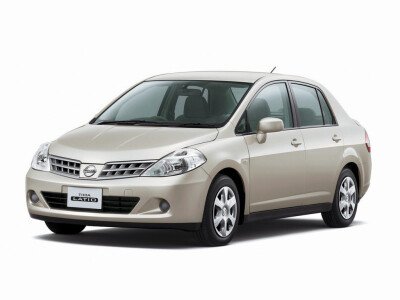 Стекло лобовое NISSAN TIIDA LATIO 2004-2012 (SC11-RHD) обогрев щеток 
Бренд: BSG с синей полосой