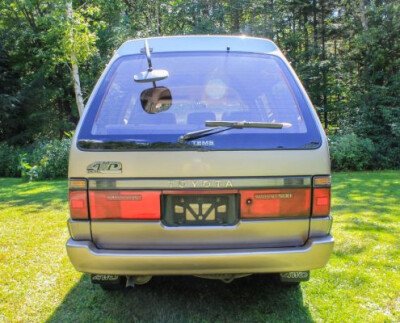 Стекло заднее с обогревом TOYOTA MASTER ACE 1988-1992 (CR20-1434*670) 1 отверстие 
Бренд: FYG