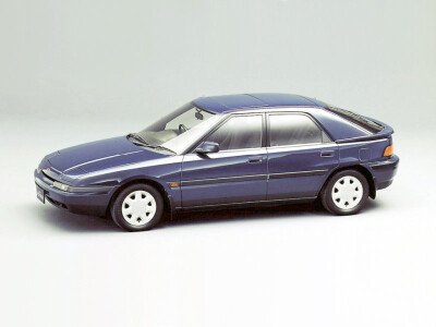Стекло лобовое MAZDA 323 1989-1994 (BG-5d h/b) 
Бренд: BSG с зеленой полосой