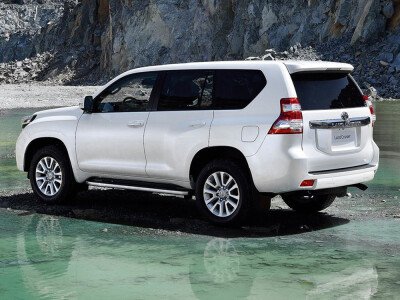 Стекло заднее с обогревом TOYOTA LAND CRUISER PRADO 2009-2023 (GRJ150) 17 отверстий 
Бренд: КМК