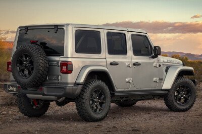 Стекло заднее с обогревом JEEP WRANGLER 2018- (JL) 4 отверстия 
Бренд: BENSON Тонированное