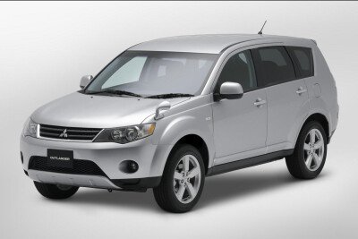 Стекло лобовое MITSUBISHI OUTLANDER 2006-2012 (CW-RHD) обогрев щеток 
Бренд: ZDG с серой полосой