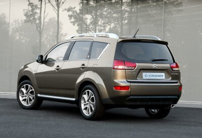 Стекло заднее с обогревом CITROEN C-CROSSER 2006- (EP) 1 отверстие 
Бренд: КМК