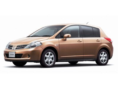 Стекло лобовое NISSAN TIIDA 2004-2012 (C11-RHD) 
Бренд: КДМ
