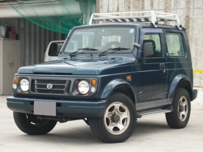 Стекло лобовое SUZUKI JIMNY SIERRA 1993-1997 (JB31/JB32) 
Бренд: BENSON с синей полосой
