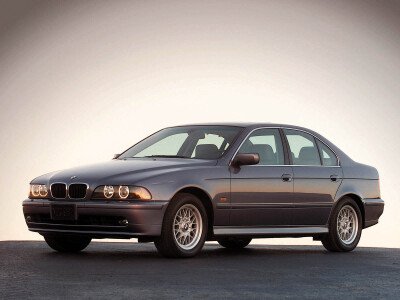 Стекло лобовое BMW 5-SERIES 1995-2003 (E39-4d sed) место под датчик дождя 
Бренд: BENSON с зеленой полосой
