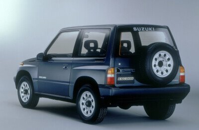 Стекло заднее с обогревом SUZUKI ESCUDO 1988-1997 (TD51) 
Бренд: BSG