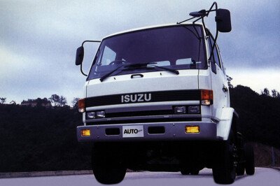 Стекло лобовое ISUZU FORWARD 1983-1994 (FSR-std-1916*890*1960) 
Бренд: BSG