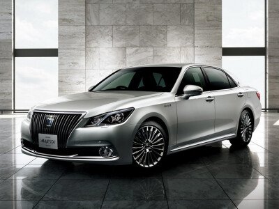 Стекло лобовое TOYOTA CROWN MAJESTA 2013-2018 (GS210-RHD) место под датчик дождя антенна, 
Бренд: BENSON