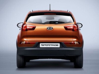 Стекло заднее с обогревом KIA SPORTAGE 2010-2015 (SL-спойлер) 1 отверстие 
Бренд: BENSON