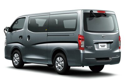 Стекло заднее с обогревом NISSAN CARAVAN 2012- (E26) 1 отверстие молдинг, 
Бренд: BENSON