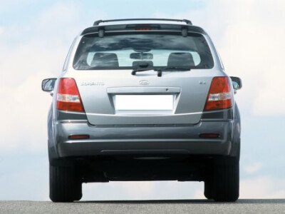 Стекло заднее с обогревом KIA SORENTO 2002-2009 (BL) 6 отверстий 
Бренд: КМК
