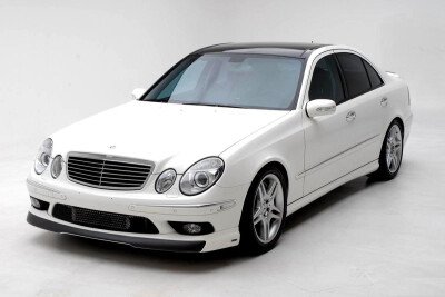 Стекло лобовое MERCEDES E-CLASS 2002-2009 (W211-glass roof) место под датчик дождя 
Бренд: BENSON с серой полосой