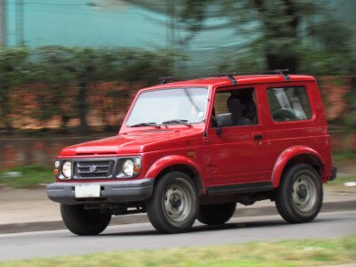 Стекло лобовое SUZUKI SAMURAI 1990-1998 (JA1#) 
Бренд: BENSON с синей полосой